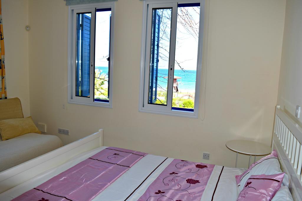 Latchi Beach Front Villa - Private Heated Pool - Amazing Uninterrupted Sea Views Polis Bagian luar foto